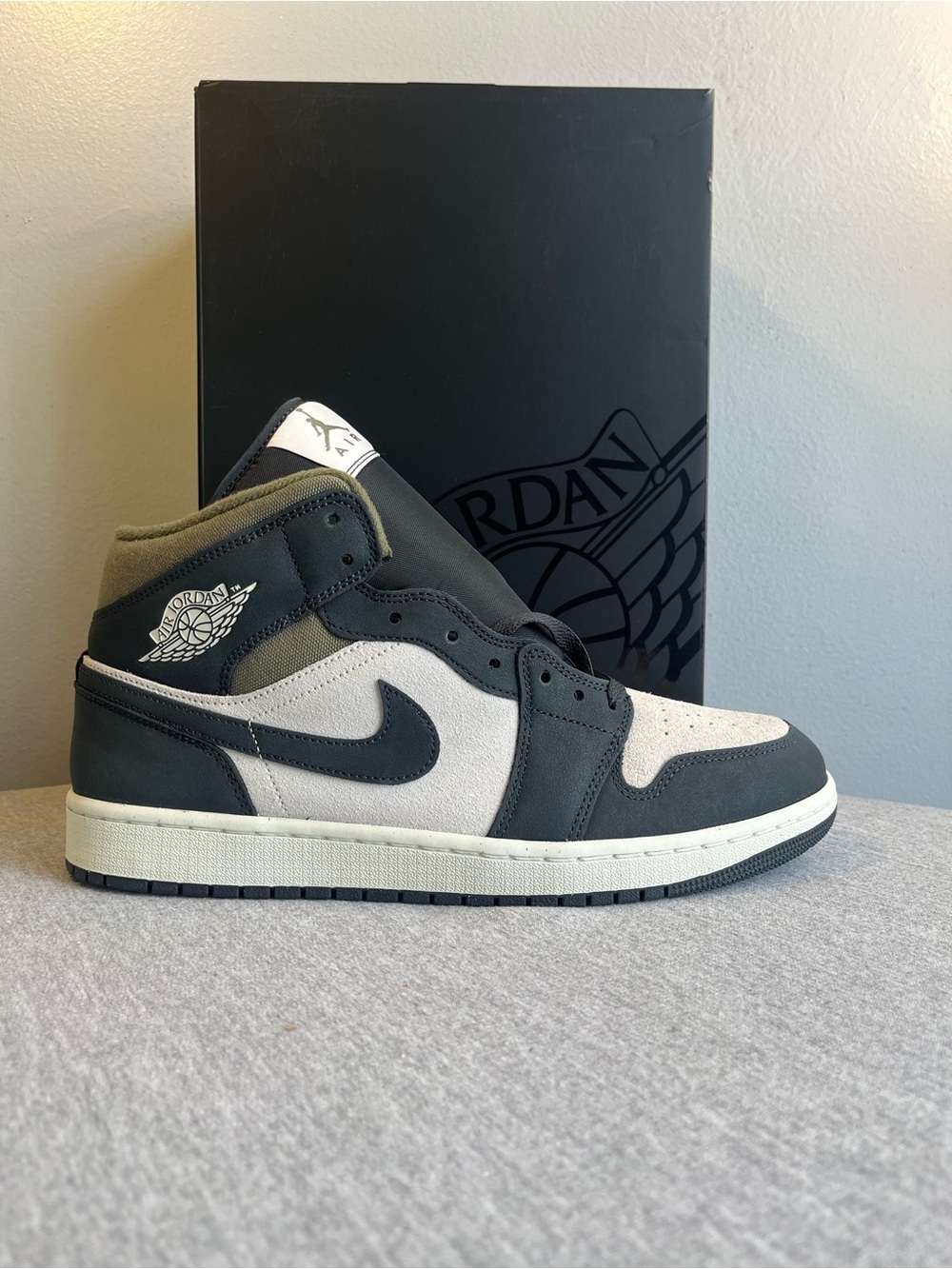 Nike Air Jordan 1 Mid SE Off Orewood Brown Off Noir Men’s Size 11 HV4091-102 - Picture 2 of 12